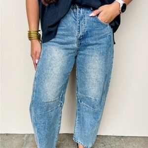 Distressed Light Wash Barrel Jean-Brand New!